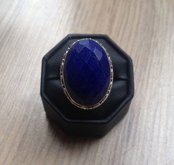 Zilveren ring met ovale facet Lapis Lazuli bewerkte setting 17.5